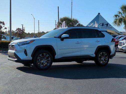 2022 Toyota RAV4 Hybrid XLE Premium