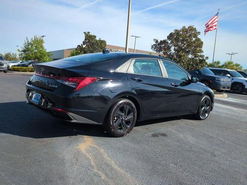 2023 Hyundai ELANTRA HEV Blue