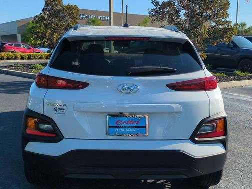 2021 Hyundai KONA SEL