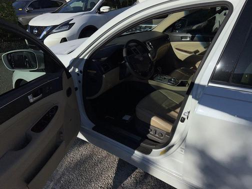 2012 Hyundai Genesis 3.8