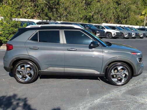 2024 Hyundai VENUE Limited