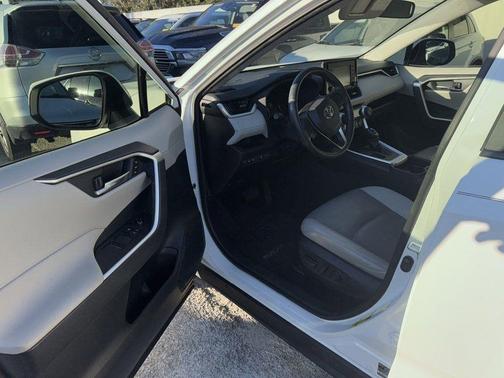 2020 Toyota RAV4 XLE Premium