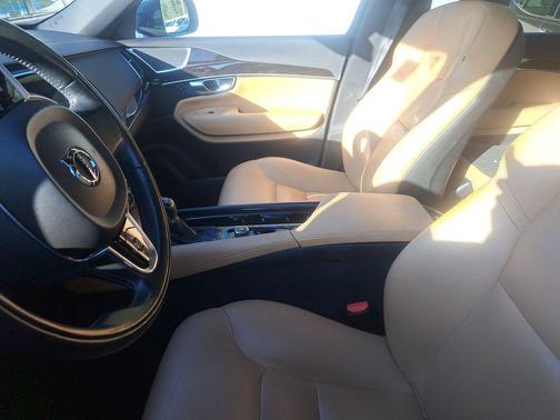 2019 Volvo XC90 T6 Momentum