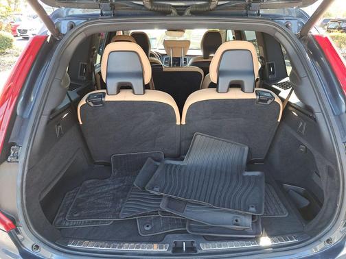 2019 Volvo XC90 T6 Momentum