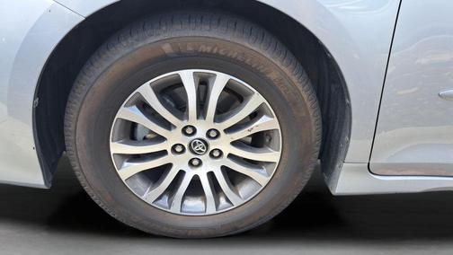 2020 Toyota Sienna XLE