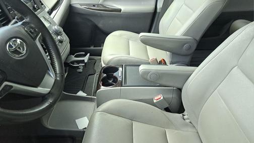 2020 Toyota Sienna XLE