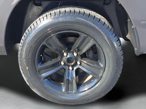 2017 RAM 1500 Night Crew Cab 4x4 5'7' Box