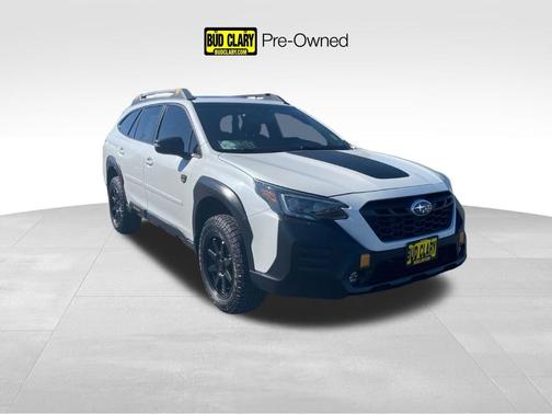 Crystal White Pearl 2022 Subaru Outback Wilderness