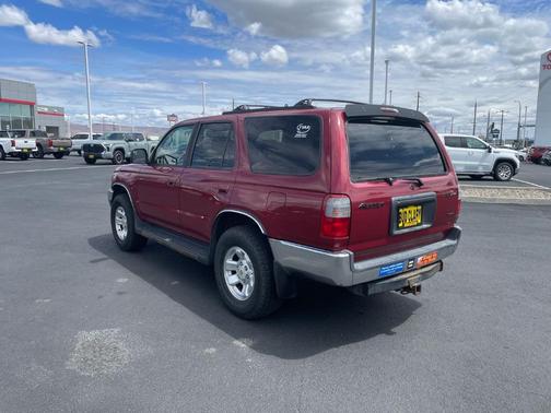 Red 2000 Toyota 4Runner SR5