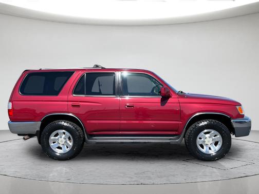 Red 2000 Toyota 4Runner SR5