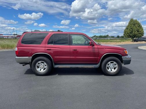 Red 2000 Toyota 4Runner SR5