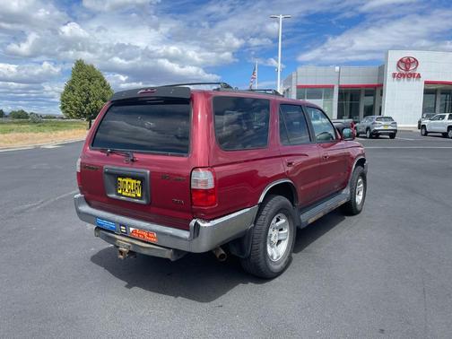 Red 2000 Toyota 4Runner SR5