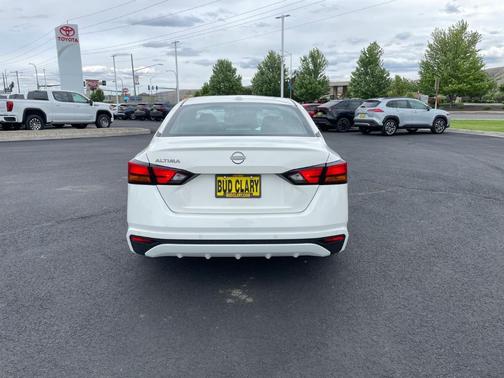 White 2025 Nissan Altima SV
