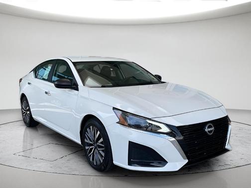 Glacier White 2025 Nissan Altima SV