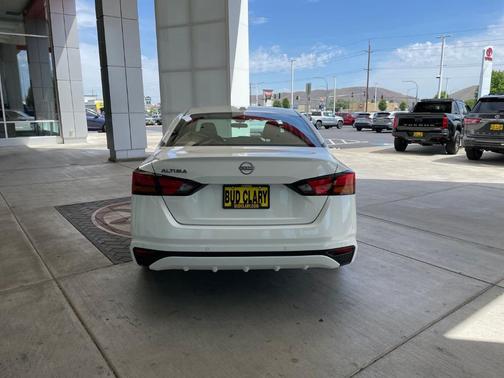 Glacier White 2025 Nissan Altima SV