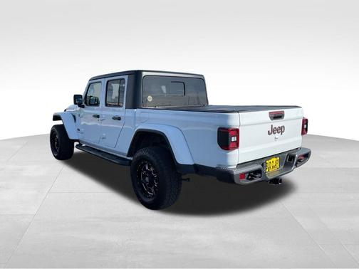 White 2022 Jeep Gladiator Mojave