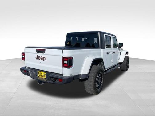 White 2022 Jeep Gladiator Mojave