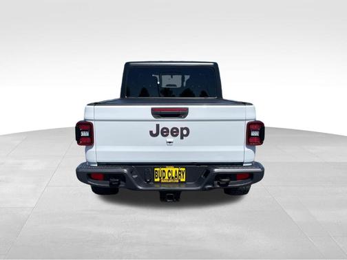 White 2022 Jeep Gladiator Mojave