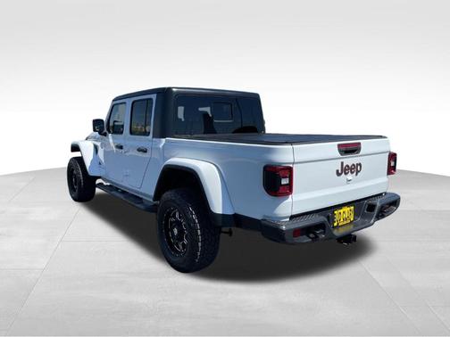 White 2022 Jeep Gladiator Mojave