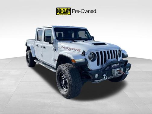 White 2022 Jeep Gladiator Mojave