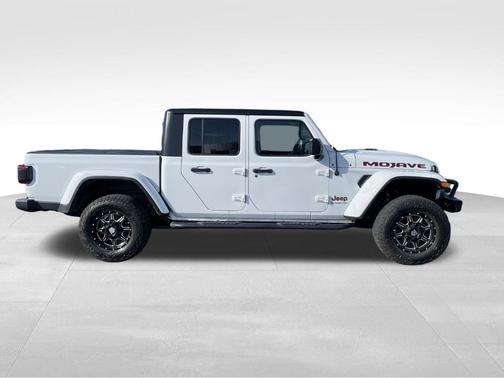 White 2022 Jeep Gladiator Mojave