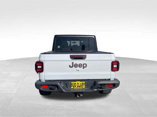 White 2022 Jeep Gladiator Mojave
