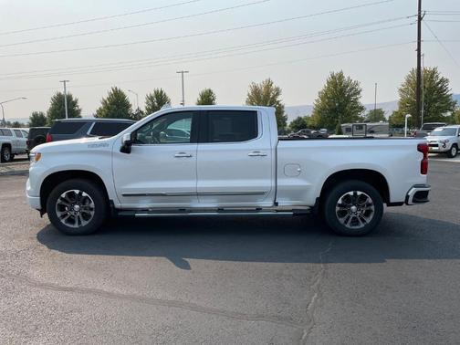 Beige 2022 Chevrolet Silverado 1500 High Country