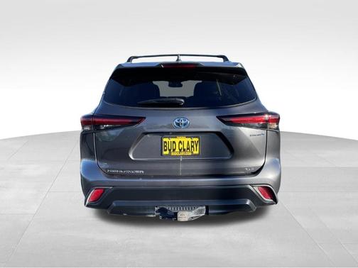 Gray 2024 Toyota Highlander Hybrid XLE