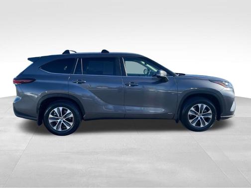2024 Toyota Highlander Hybrid XLE