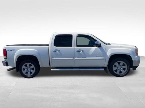 White 2011 GMC Sierra 1500 SLT