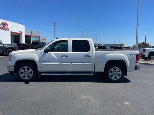 White 2011 GMC Sierra 1500 SLT