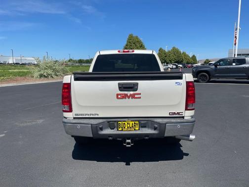 White 2011 GMC Sierra 1500 SLT