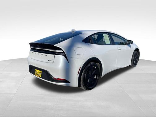 2025 Toyota Prius Plug-In Hybrid SE