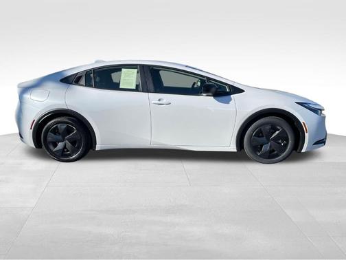 2025 Toyota Prius Plug-In Hybrid SE