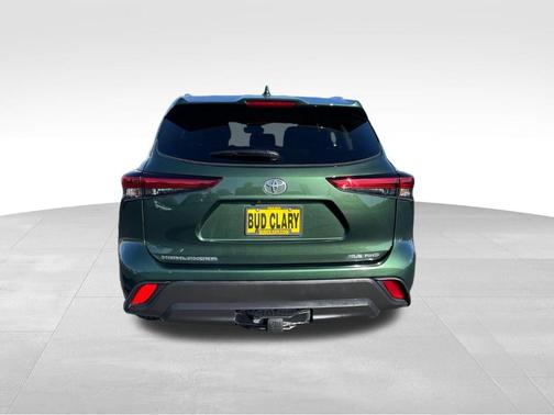 Green 2023 Toyota Highlander XLE