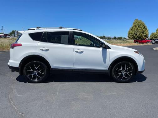 White 2016 Toyota RAV4 SE