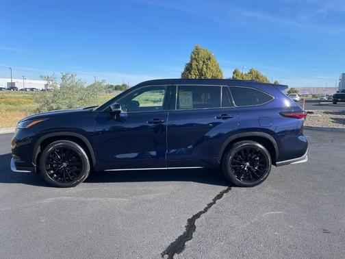 Blue 2025 Toyota Highlander XSE