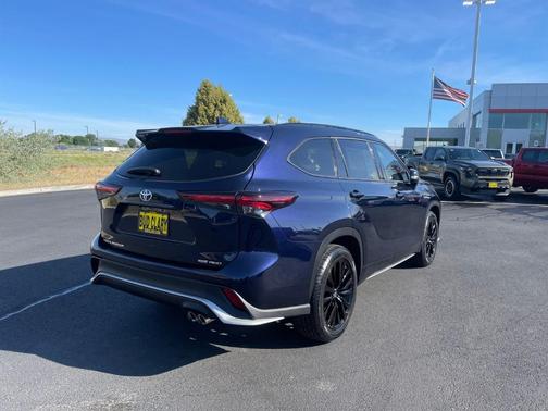 Blue 2025 Toyota Highlander XSE