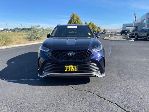 Blue 2025 Toyota Highlander XSE