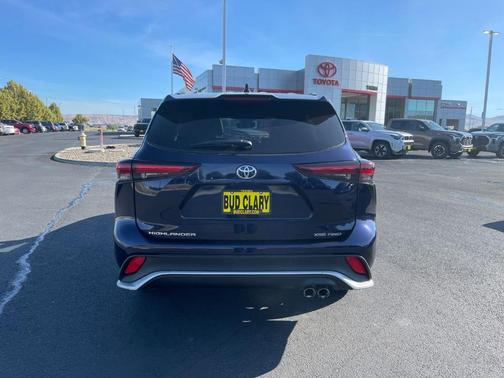 Blue 2025 Toyota Highlander XSE