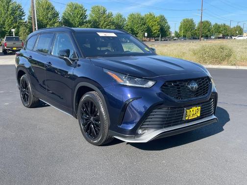 Blue 2025 Toyota Highlander XSE
