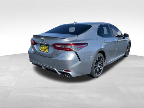 Silver 2019 Toyota Camry SE