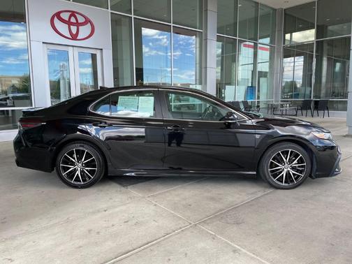Black 2023 Toyota Camry SE