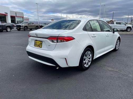 White 2022 Toyota Corolla LE