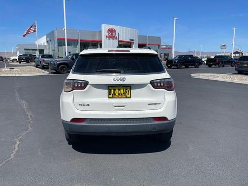 White 2019 Jeep Compass Sport