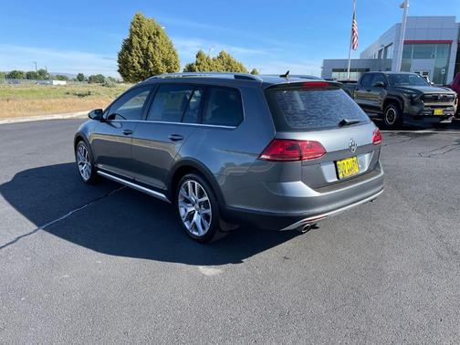 Platinum Gray Metallic 2017 Volkswagen Golf Alltrack TSI SEL