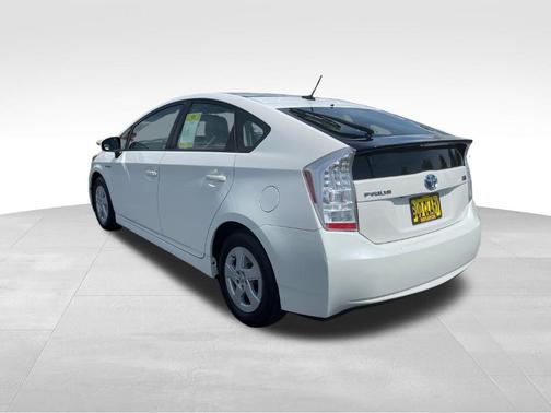 White 2010 Toyota Prius IV