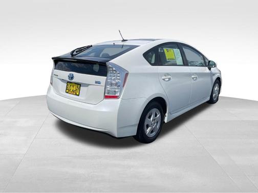 White 2010 Toyota Prius IV