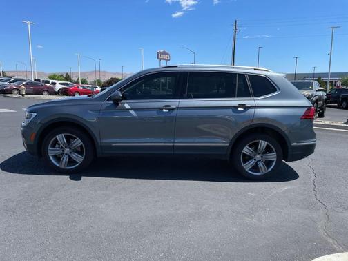 Platinum Gray Metallic 2021 Volkswagen Tiguan 2.0T SEL
