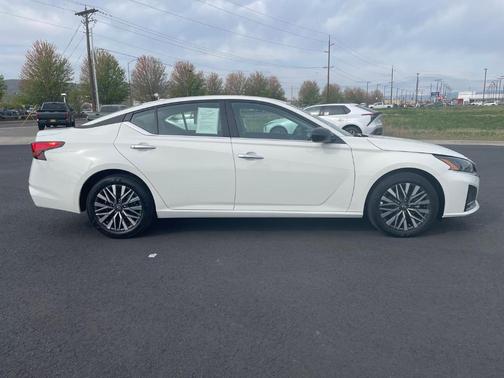Glacier White 2025 Nissan Altima SV